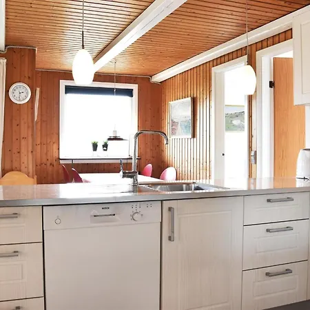 4 Bedroom Beach Front Home In Ringkøbing *