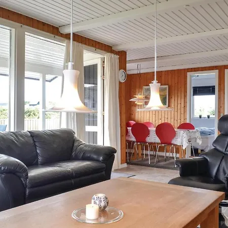 4 Bedroom Beach Front Home In Ringkøbing * Ringkøbing