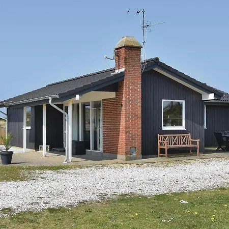 4 Bedroom Beach Front Home In Ringkøbing