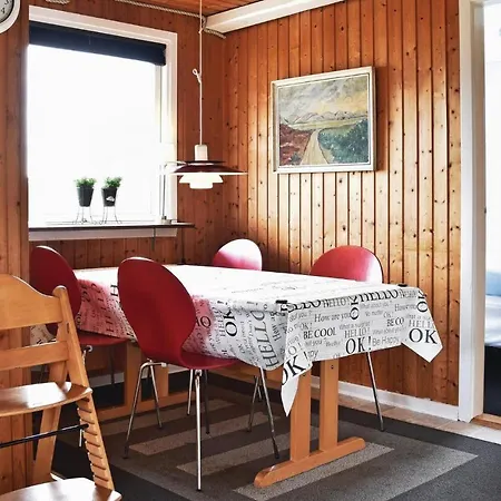 4 Bedroom Beach Front Home In Ringkøbing Vakantiehuis