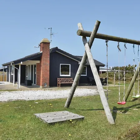 4 Bedroom Beach Front Home In Ringkøbing Ringkøbing