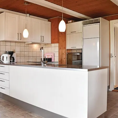 4 Bedroom Beach Front Home In Ringkøbing Vakantiehuis *